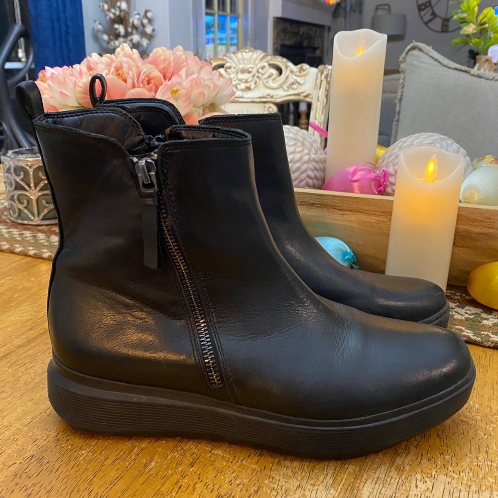 Naturalizer Black Leather Side-Zip Ankle Boots